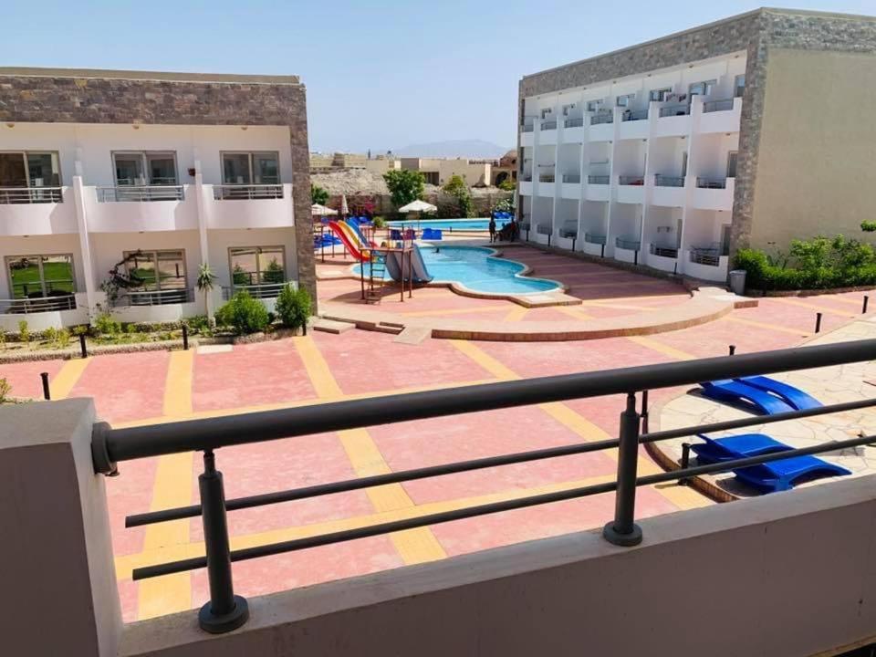 Cecelia Hotel